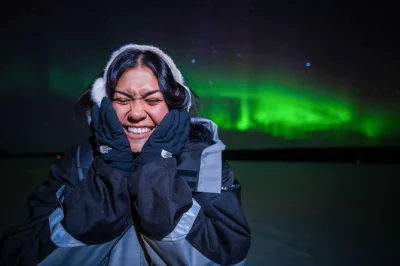 Feel the thrill of chasing the northern lights near rovaniemi with expert guides, exclusive locations, and pro photography. includes hotel pickup and warm gear.