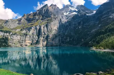 Lake Oeschinen trip: Cable car & alpine walk from Interlaken