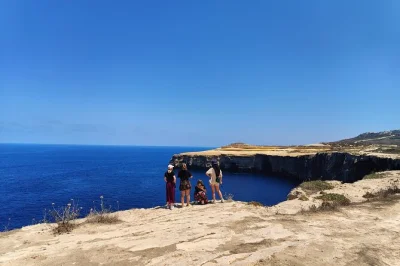 Découvrez l’âme ancienne de gozo lors d’une journée privée : temples Ġgantija, ruelles de la cittadella, baignade à ramla bay et détente avec un chauffeur local. prise en charge incluse.