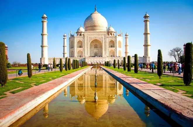 Taj Mahal & Agra Fort day tour from Bangalore by flight