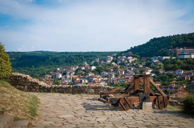 Veliko Tarnovo Tagesausflug: Festung und Kloster in der Felswand