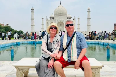 Erlebe das taj mahal hautnah, entdecke die geschichte des agra fort und genieße ein würziges mughlai-mittagessen – alles mit privatem klimatisiertem auto und lokalem guide.