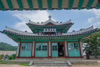 Erlebe das ländliche korea auf einer privaten tagestour ab seoul nach ganghwa island – entdecke schlachtfelder, buddhistische tempel, lebhafte märkte und den blick nach nordkorea. inklusive abholu