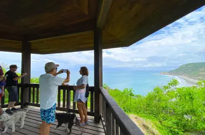 Forêt tropicale et singes hurleurs avec déjeuner au marché de Manta
