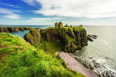 Disfruta del aire del mar en dunnottar castle, pasea por los bosques de royal deeside y contempla las cumbres de cairngorms en una excursión en grupo pequeño desde aberdeen con guía y transporte in