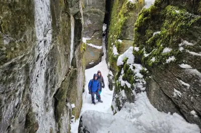 Raquettes privées aux grottes de Singhampton : Exploration hivernale