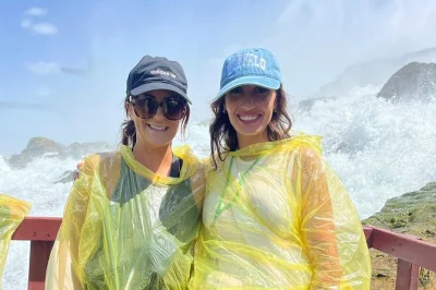 Niagara falls usa erleben: fahrt mit maid of the mist, spaziergang auf dem hurricane deck der cave of the winds und entdeckung von goat island – geführte tour mit ponchos und flexiblen rückkehrmö