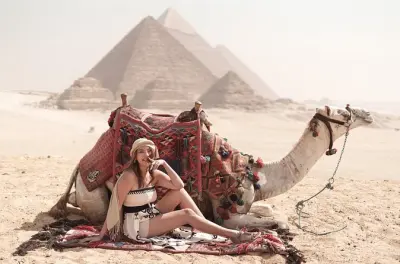 Pyramids, Egyptian Museum & Bazaar tour with photographer
