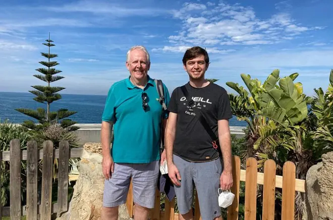 Tour privado a pie por Cádiz con un guía local