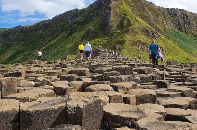 Giant's Causeway tour from Belfast: Private Mercedes car