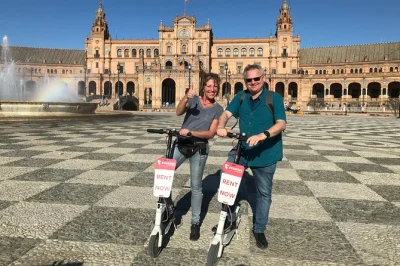 Louez une trottinette électrique à séville pour 2h. suivez un itinéraire gps vers triana, le parc maría luisa, la plaza de españa et plus encore. visite facile et fun en ville.