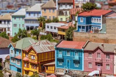 Valparaíso Walking Tour: Colorful Streets with Local Guide