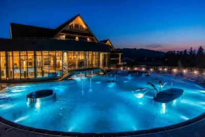 Entspanne in den mineralreichen thermalbädern von chocholow nahe krakau, genieße den blick auf die tatra und nutze drei stunden badespaß. inklusive abholung und eintritt.