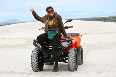 Kapstadt, atlantis dunes: private quad-tour mit guide, kompletter ausrüstung und flexiblem tempo. erlebe den nervenkitzel auf den weißen dünen mit profi-begleitung.