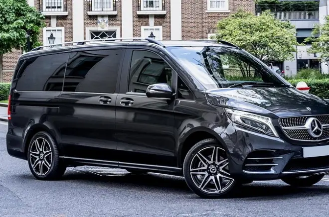 Da aeroporto Brisbane a città in van Mercedes privato di lusso