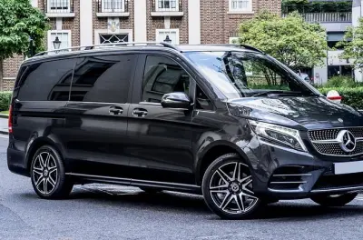 Brisbane Airport to City Private Transfer: Mercedes Luxury Van