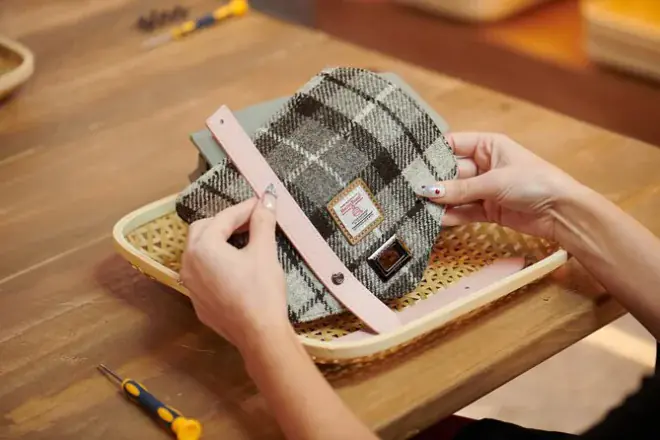 Laboratorio borsa Harris Tweed a Edimburgo: Crea la tua tracolla