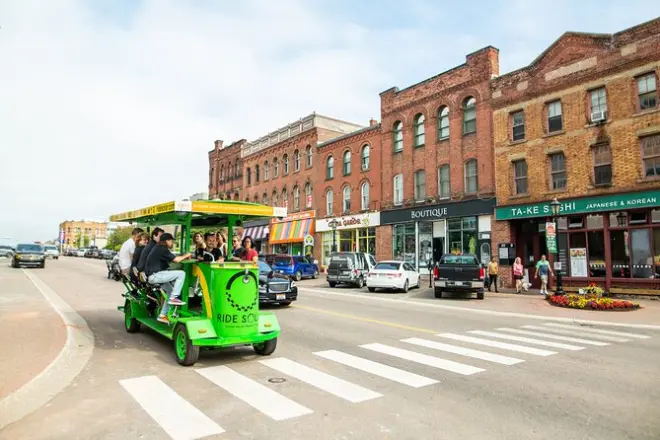 Charlottetown waterfront pedal bus tour: Food & drink stops