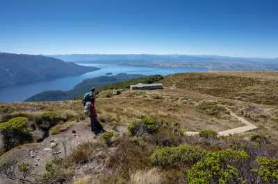 Fiordland eli-escursione: Volo panoramico e sentiero di montagna