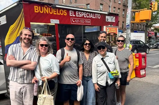 Comida callejera en Queens: Sabores de Asia y Sudamérica