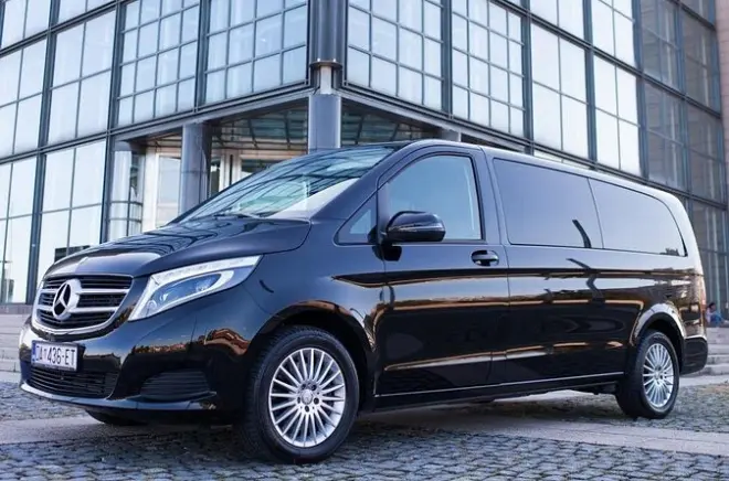 Private transfer Zagreb to Vienna: Customizable route with stops