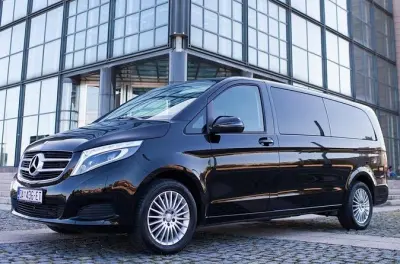 Private transfer Zagreb to Vienna: Customizable route with stops