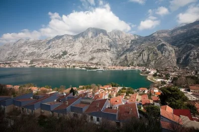 Découvrez la baie de kotor depuis dubrovnik en petit groupe, avec arrêt à perast et balade en bateau optionnelle jusqu’à notre-dame-des-rocher. prise en charge incluse.