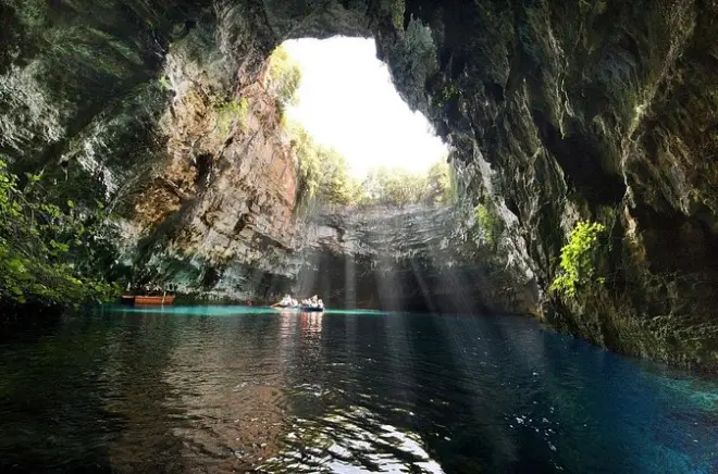 Kefalonia Private Tour: Caves, Wine & Myrtos Beach