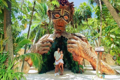 Scopri l’arte, i cenote e le spiagge iconiche di tulum con un fotografo locale. include pick-up in hotel, pacchetto foto digitale e pranzo in un eco beach club.