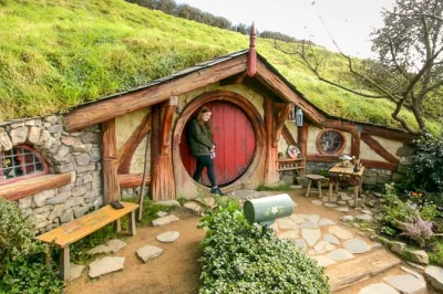 Step into hobbiton from auckland, wander the shire’s movie set, sip ale at the green dragon inn, and share a buffet lunch in the party marquee—includes pickup.