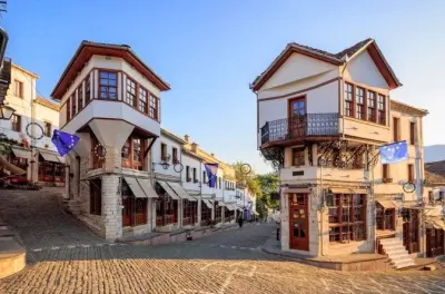 Tagestour ab Saranda: Lekursi Schloss, Blaues Auge & Gjirokastër