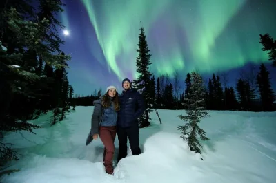 Chase the northern lights near fairbanks with a pro photographer, get studio-quality aurora portraits, enjoy hot stone-fired pizza and warming drinks, small group tour.