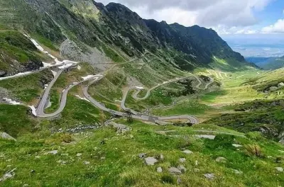 Tour por la carretera Transfăgărășan desde Bucarest: Grupo pequeño