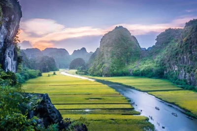 Erlebe die beeindruckenden kalksteinfelsen von ninh binh, wandere zur mua cave, radle durch idyllische dörfer und gleite mit dem boot durch tam coc’s höhlen. inklusive abholung in hanoi, mittagess