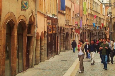 Let yourself get lost in lyon’s winding streets, ride the funicular with a local guide, and hear stories that linger long after. small group tour with surprises included.
