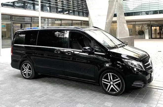 Lourdes to Toulouse Airport Transfer: Private Luxury Van