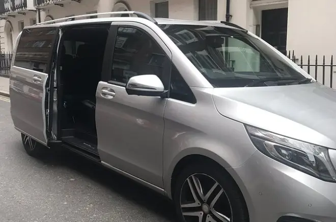Traslado privado desde el puerto de Dover al aeropuerto Heathrow