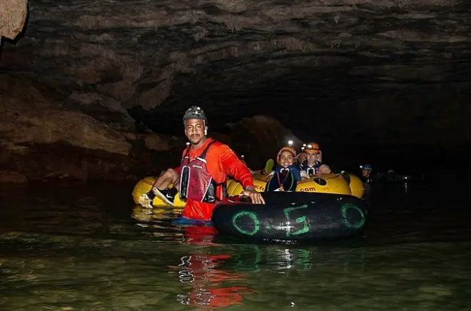 Placencia Ziplining & Cave Tubing: Canopy & River Adventure