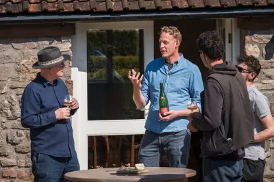 Cata de vino natural y sidra cerca de Bristol: Del viñedo a la copa