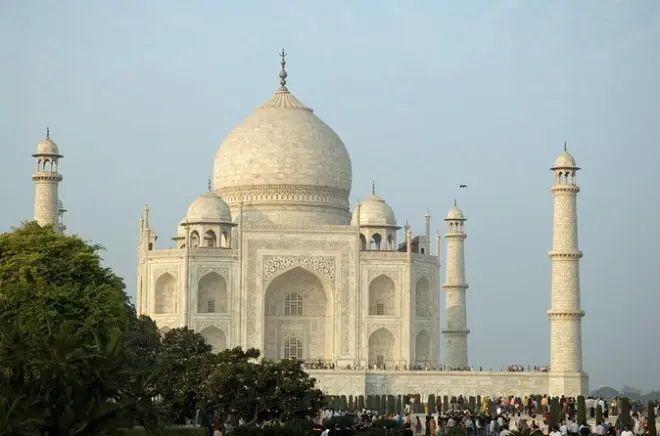 Tagesausflug zum Taj Mahal ab Pune: Tour mit Rückflug am selben Tag