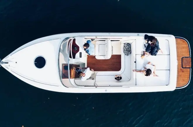 Como lake boat tour: George Clooney's villa and villas