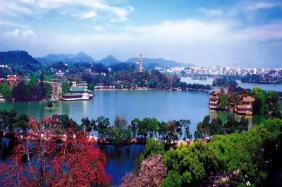 Hangzhou Private Day Tour: West Lake, Temple & Pagoda