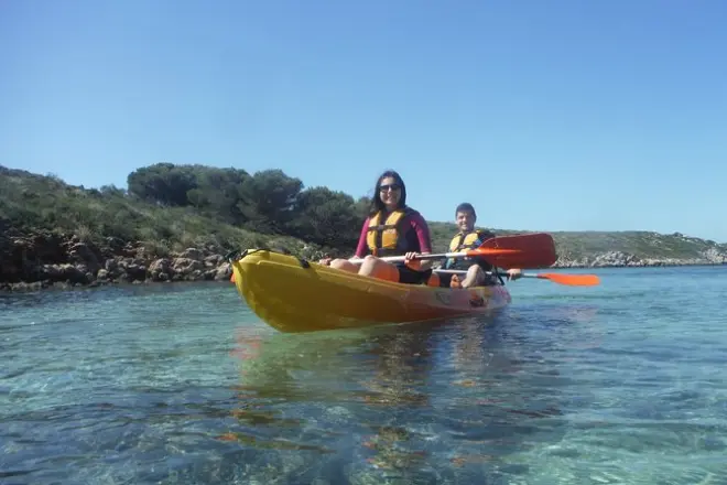 Kayak a Menorca: Grotte e snorkeling in mare