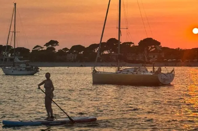 Croisière au coucher du soleil et tapas sur la côte d’Azur