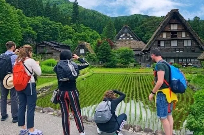 Privater Tagesausflug von Takayama nach Shirakawa-go mit Guide