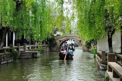 Tongli et Zhouzhuang, villes d’eau au départ de Suzhou : Guide privé