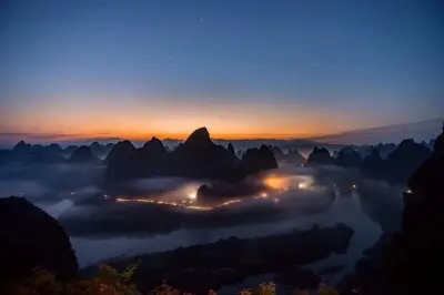 Alba a Xianggong Hill da Guilin: Incluso giro in barca di bambù
