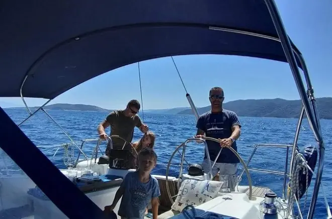 Vela privata sulla Riviera di Makarska: Timone e nuoto