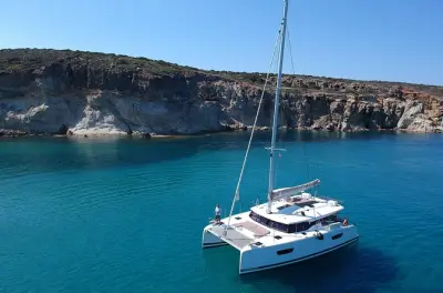 Snorkeling Milos: Private Catamaran to Kleftiko & Kalogries