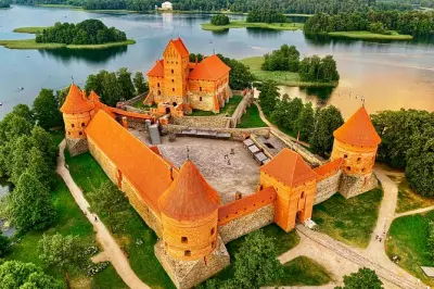 Vuelo en globo aerostático sobre Trakai: Ve el castillo desde arriba